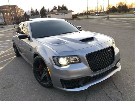 Chrysler 300 Hellephant Features Animated Windows and sunroof (hold h) Custom viper style hood Hellcat Style 5 spoke wheels 300S Front bumper Working Rpm indicating steering wheel Working Lights Custom Tailights Dodge Hellcat Charger Interior Hellephant engine Hellephant Badges Starlight headliner Working dials Color …